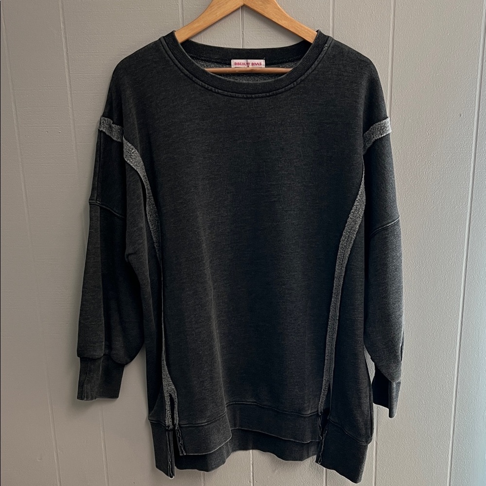 NWOT Discount Divas Sweatshirt Lived In Fabric Large
